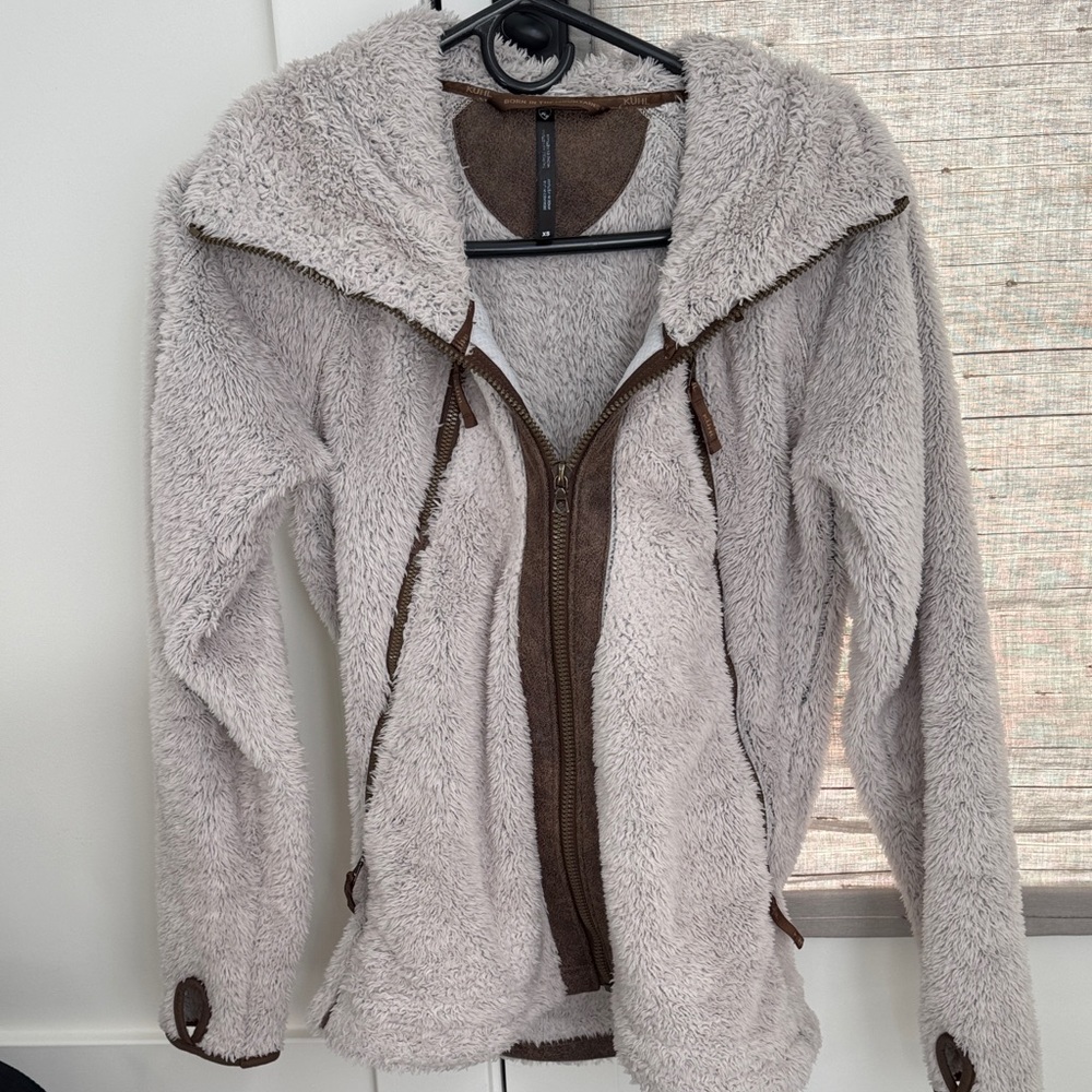 Kuhl stone colored mid weight Italian fleece jacket from flight collection